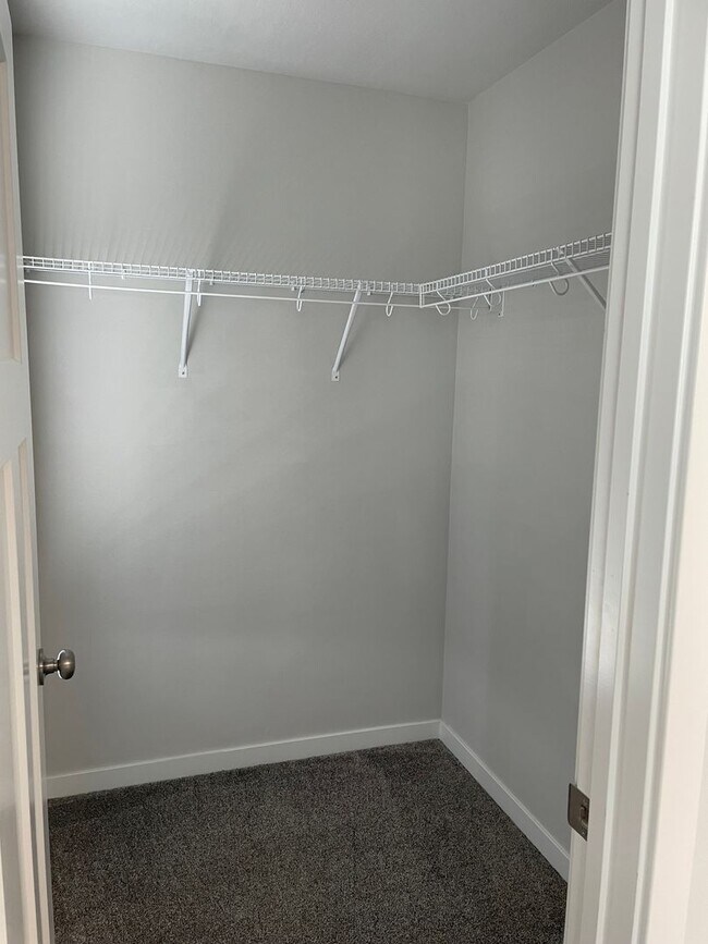 Building Photo - FREE RENT SPECIAL!  3 bedroom 3 bathroom S...