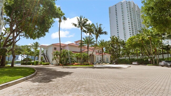 Building Photo - 3245 NE 184th St