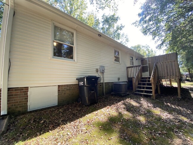 Building Photo - Spacious 2-Bed, 2-Bath Home in Simpsonvill...