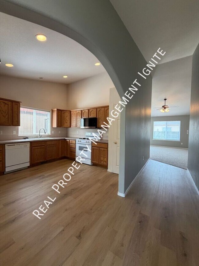 Building Photo - 309 NW Antler Loop
