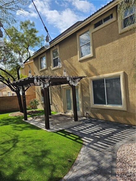 Building Photo - 140 Samantha Rose St