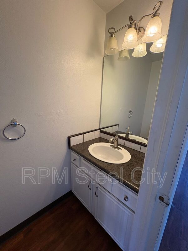 Building Photo - 1928 N Salem Ave