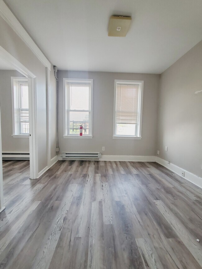 293 Griffith St 7 - 295 Griffith St