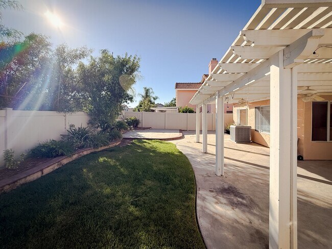 Building Photo - 40041 Zamura Ct