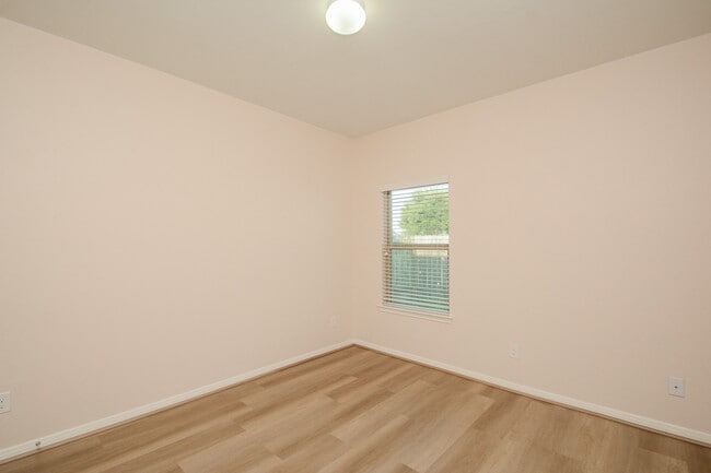 Building Photo - 9531 McDowell Dr