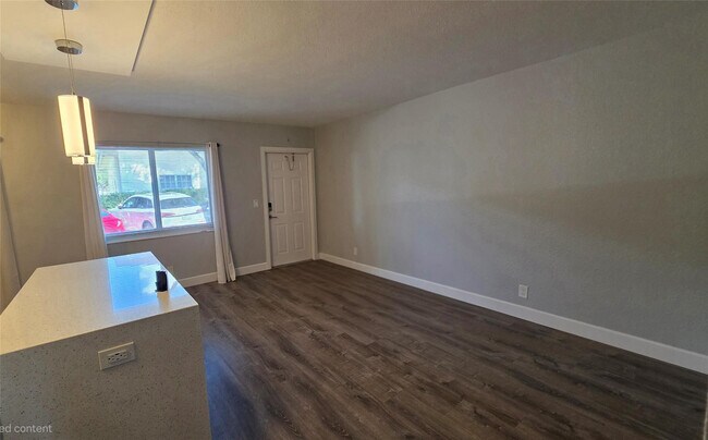 Building Photo - 2607 NE 8th Ave