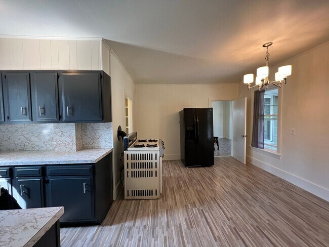 Building Photo - 471 Central St