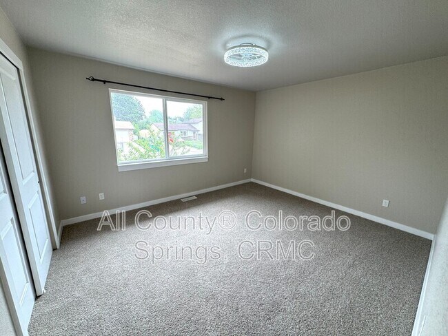 Building Photo - 1480 Hiawatha Dr