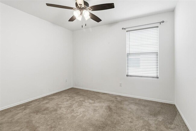 Building Photo - 162 Agate Clf Dr