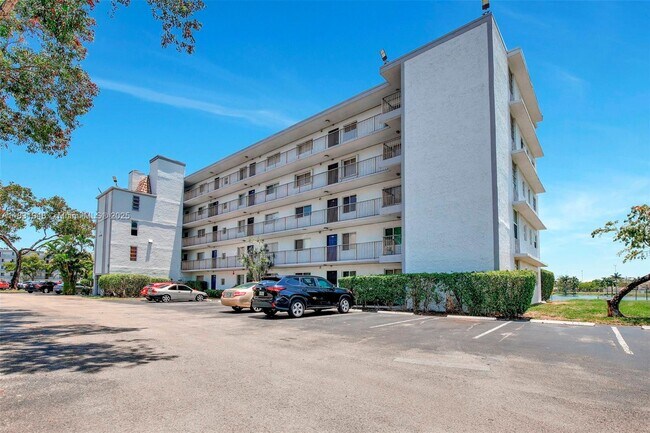 Building Photo - 8720 N Sherman Cir