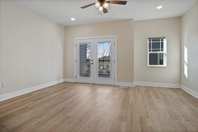 Building Photo - 3 Bed / 2.5 Bath Townhome w/Deck, Walkout Finished Basement, 9' Ceilings, Quartz Tops, Stainless ...