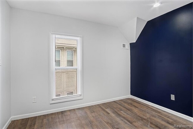 Building Photo - 671 Clairmount Ave