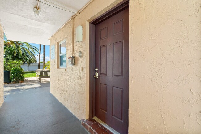 Building Photo - 10 Sunflower St