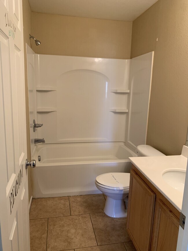 Building Photo - 1142 Paradise Garden Dr