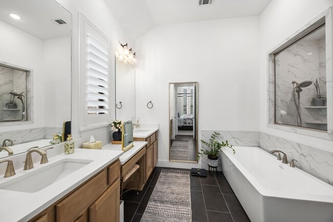 Building Photo - 17910 McClary Cardinal Dr