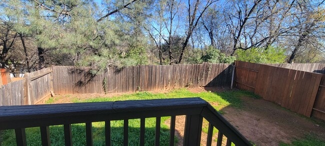 Building Photo - Great Shasta Lake Home in Country Setting, New LVP Flooring