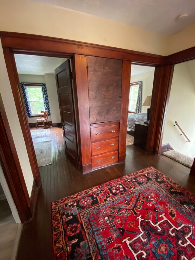 Building Photo - 1520 Maple Rd