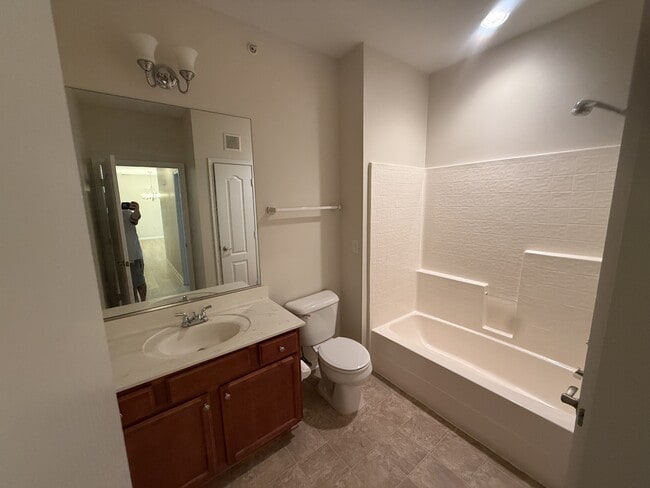 Building Photo - 924 Southmoor Dr