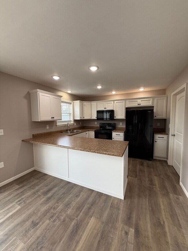 Building Photo - NEWLY REDESIGNED 4BR Basement home!!!!