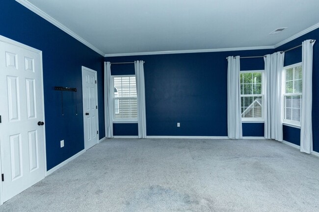 Building Photo - 4 bed, 2.5 bath Single Family Home in Char...