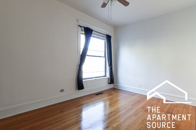 Building Photo - 900 W Belle Plaine Ave