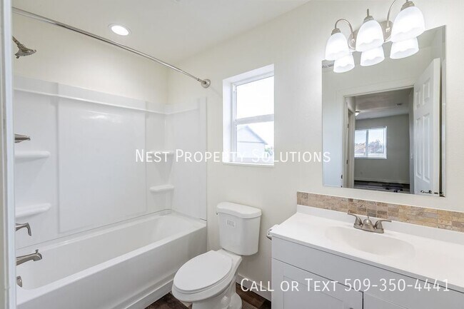 Building Photo - 2705 W Marina Dr