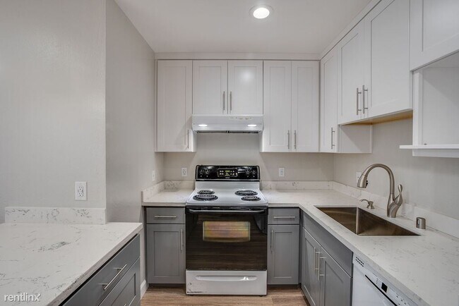 Building Photo - 3 br, 2 bath Duplex - 132 Byrne Street