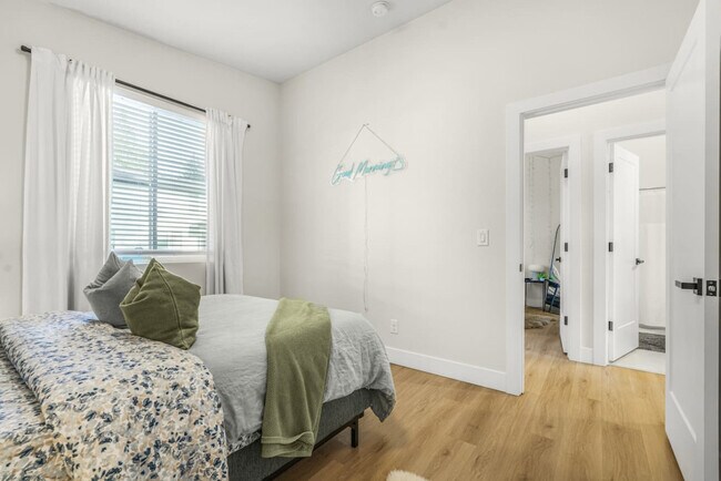 Building Photo - 15206 NE 96th St