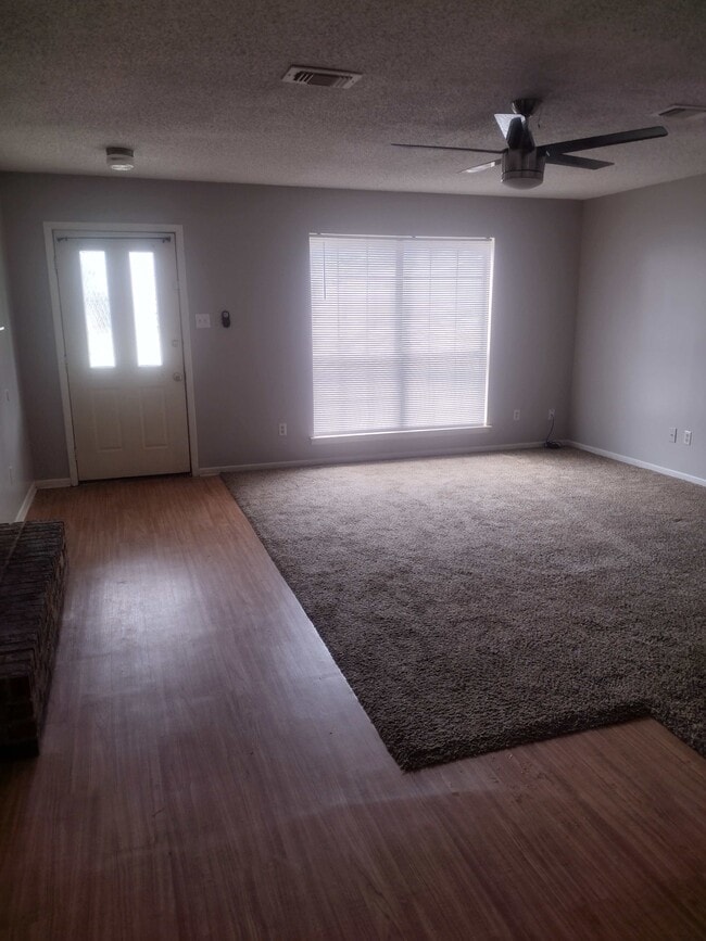 Building Photo - 525 Broad St