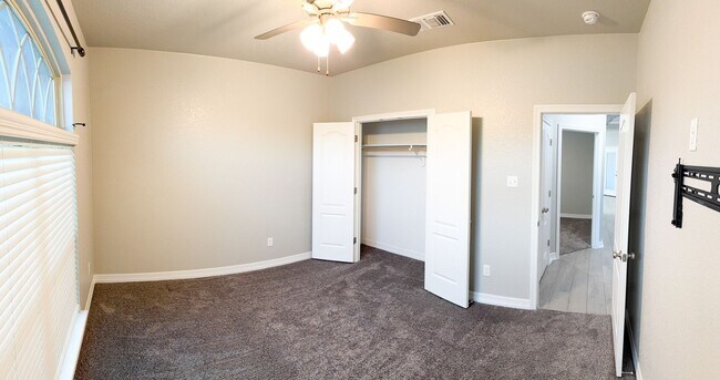 Building Photo - 9005 Grand Oaks Ln