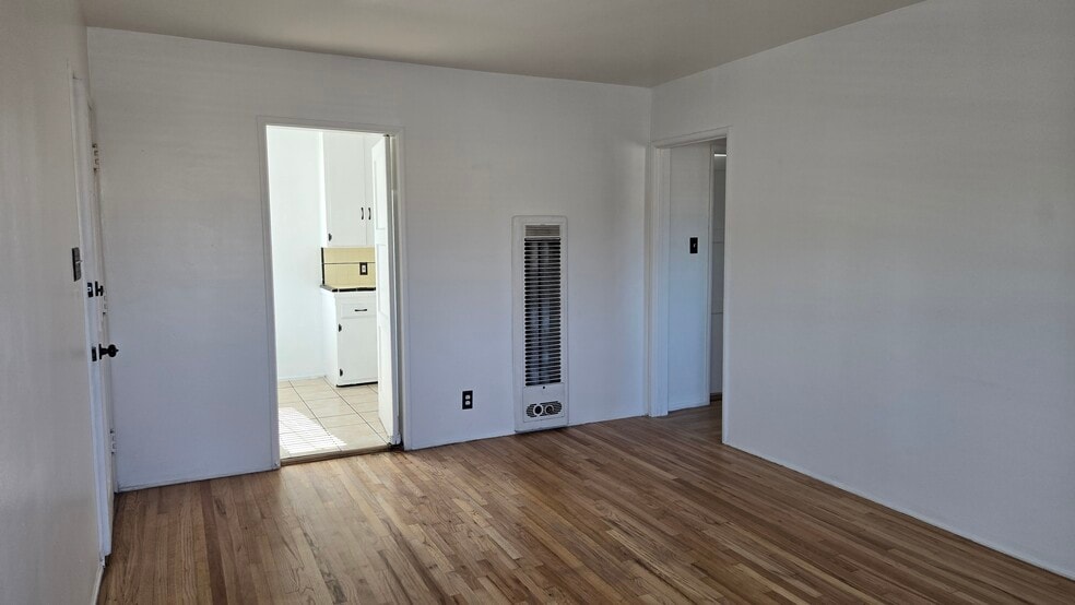 Building Photo - 3554 Locke Ave