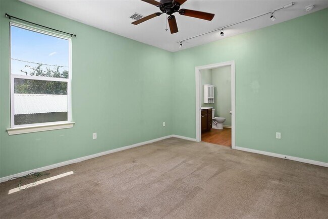 Building Photo - 1413 Kirwin St