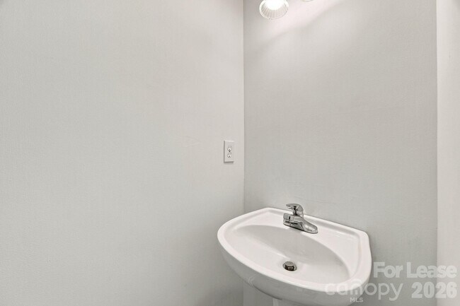 Building Photo - 1748 Chinchester Ln