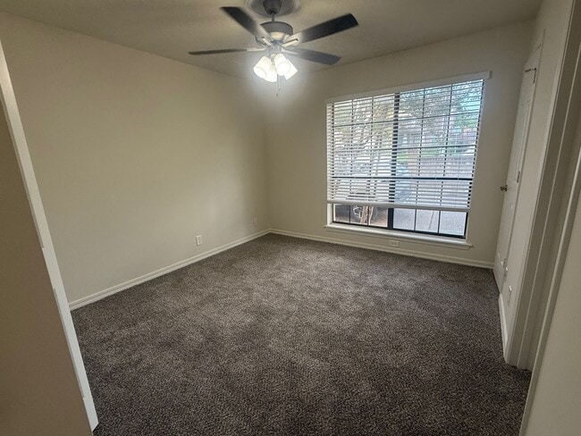 Building Photo - Garden Home