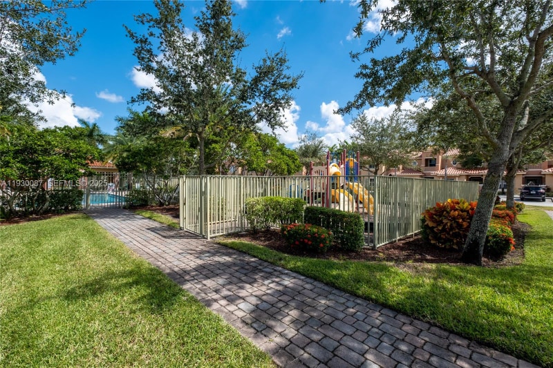 Building Photo - 1009 SW 144th Ave