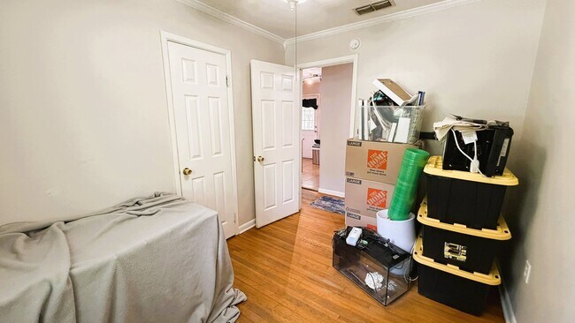Building Photo - 3/1 HOUSE w/ Huge Fenced Yard, Carport, Will Have New Paint, and Natural Light! Walk to FSU/COLLE...
