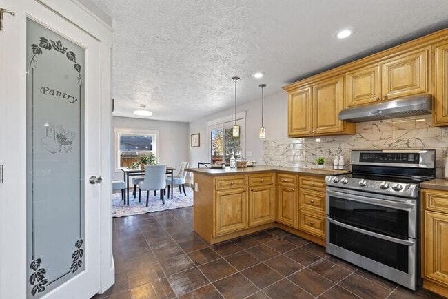 Building Photo - 3718 Custer Dr