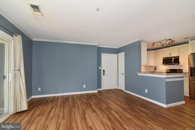 Building Photo - 20301 Beechwood Terrace