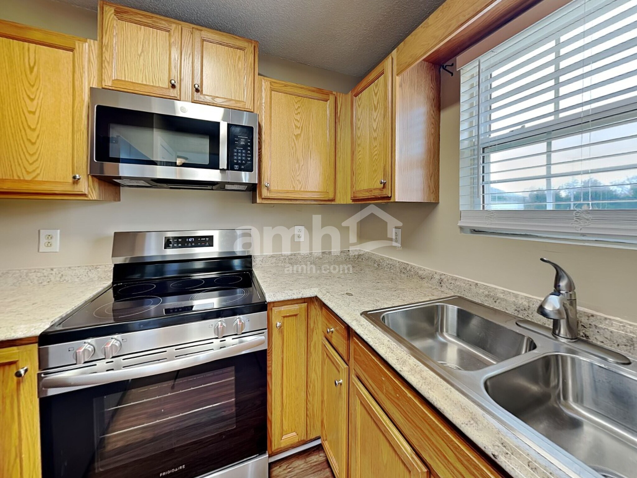 Building Photo - 2849 Elijah Dr