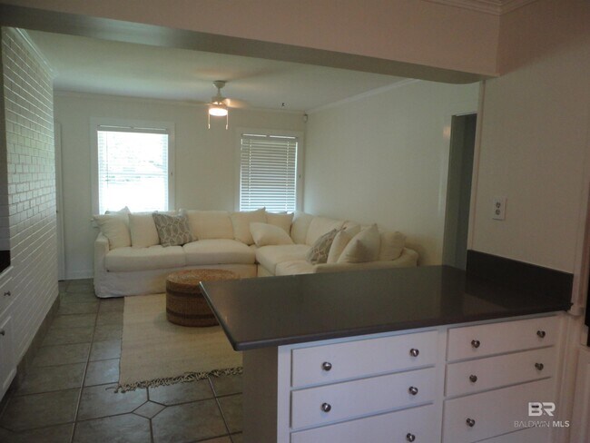 Building Photo - 371 S Church St