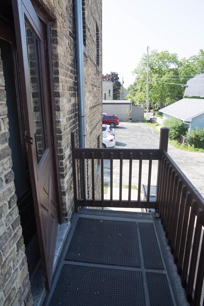 Building Photo - 3363 S Kinnickinnic Ave