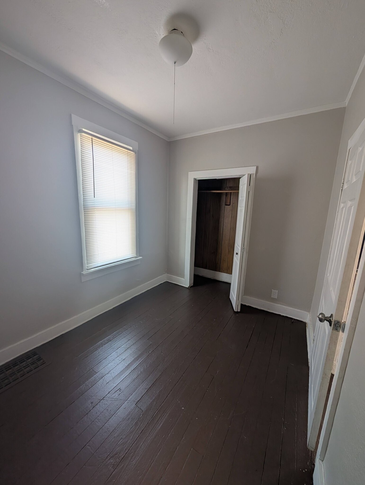 Building Photo - 2116 W Garden St