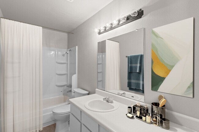 Building Photo - ONE MONTH FREE RENT! 2 bedroom 1 bath in S...