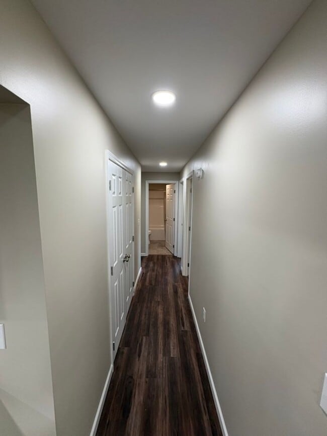 Building Photo - 844 Bales Rd