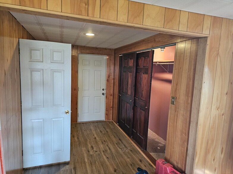 Building Photo - 19 Lloyd Dr