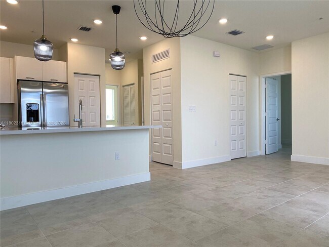 Building Photo - 6455 NW 103rd Pl