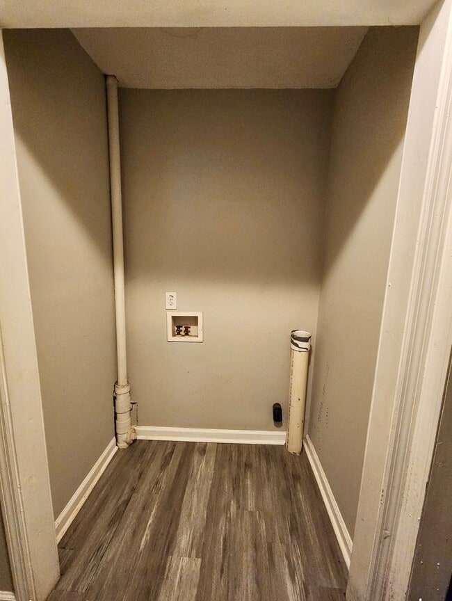 Building Photo - 120 Roebuck Dr