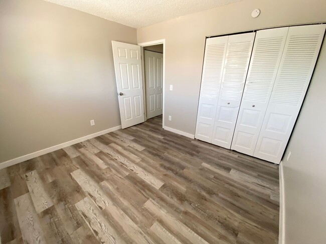 Building Photo - Second Floor Two Bedroom W/Private patio. ...