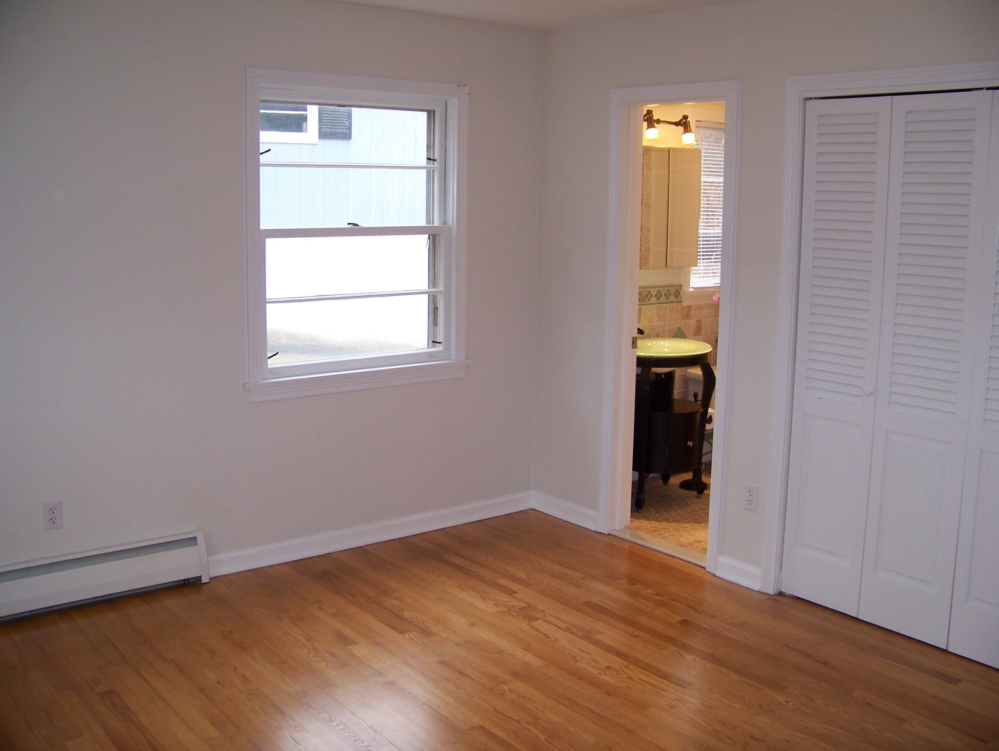 Two large master bedrooms W/ full baths - 24 Forest Hills Dr