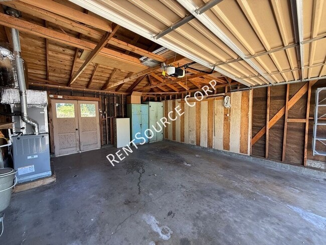 Building Photo - 39642 Country Club Dr